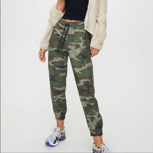 Aritzia TNA Alix Green Camo Cotton Twill Camouflage Jogger pants size XS - Picture 1 of 8